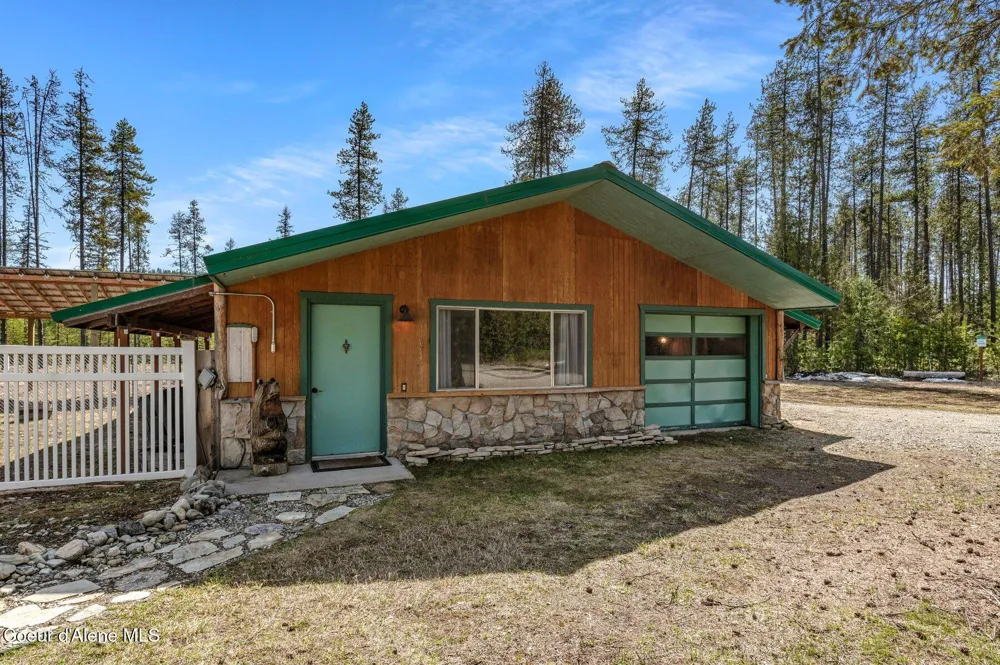 762 Reeder Bay Road Nordman, ID 83848