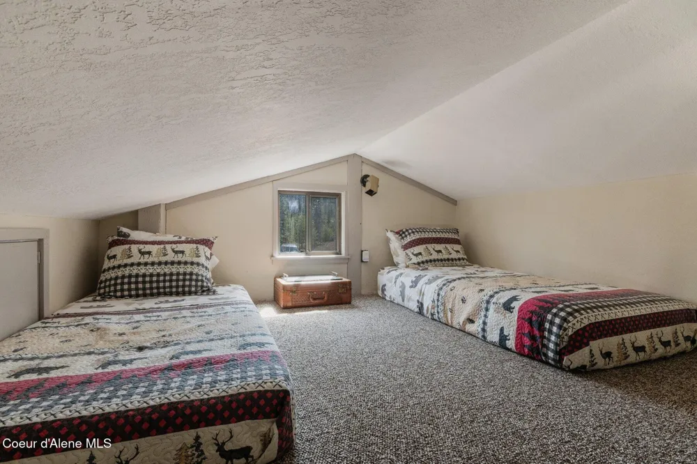 762 Reeder Bay Road Nordman, ID 83848