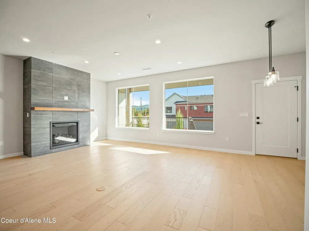 1033 E RAILROAD AVENUE Post Falls, ID 83854