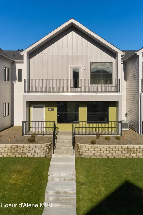 993 E RAILROAD AVENUE