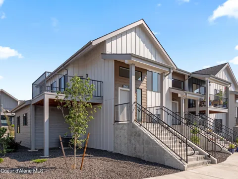 962 E Railroad Avenue