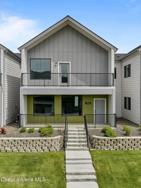 995 E RAILROAD AVENUE