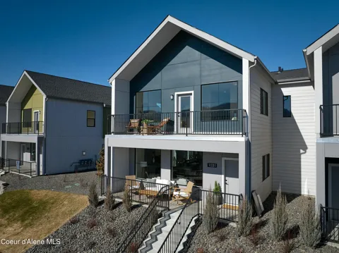 1031 E RAILROAD AVENUE