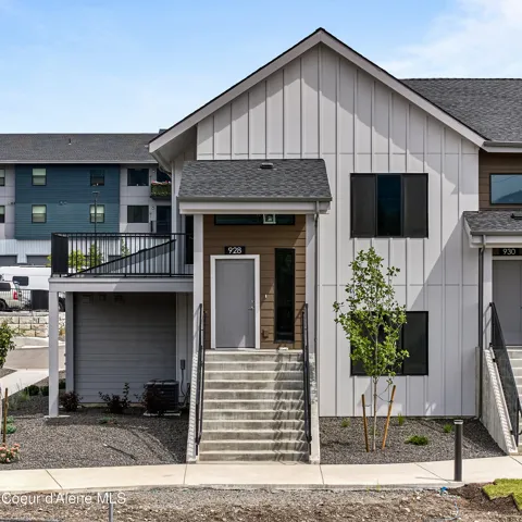 928 E RAILROAD AVENUE