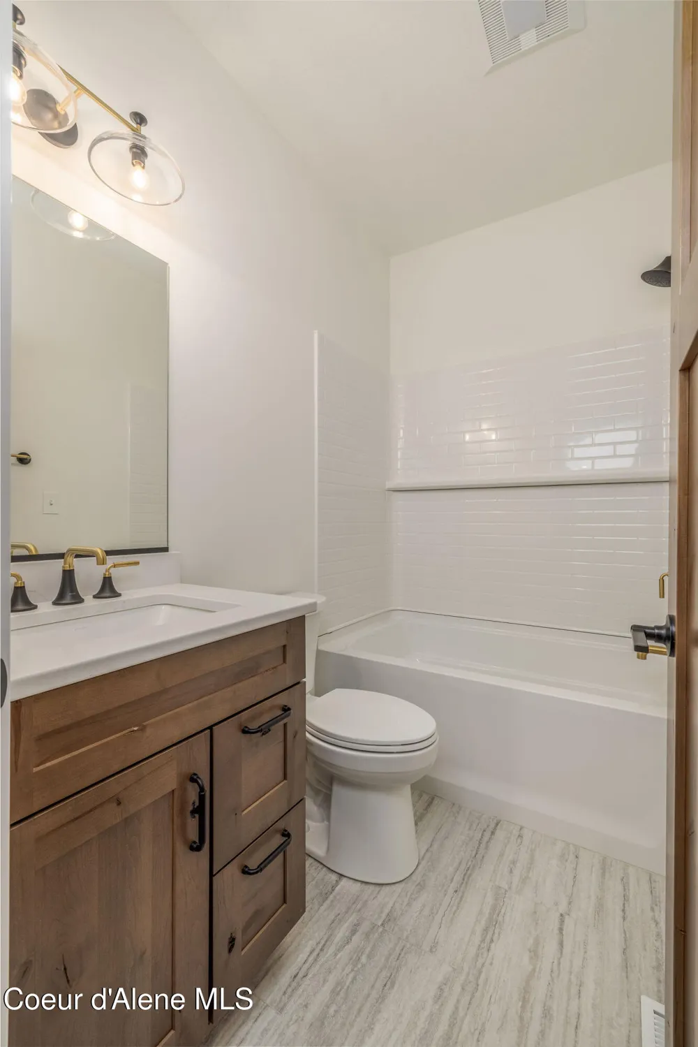 240 BROWN BEAR DRIVE Nordman, ID 83848