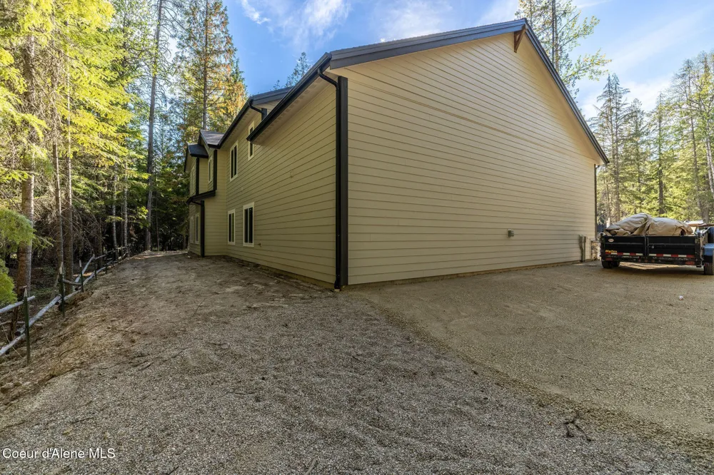 240 BROWN BEAR DRIVE Nordman, ID 83848