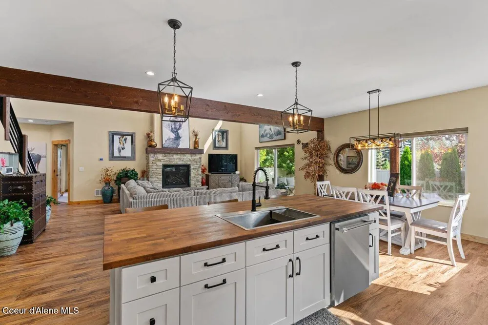 11388 ARMONIA WAY Hayden, ID 83835