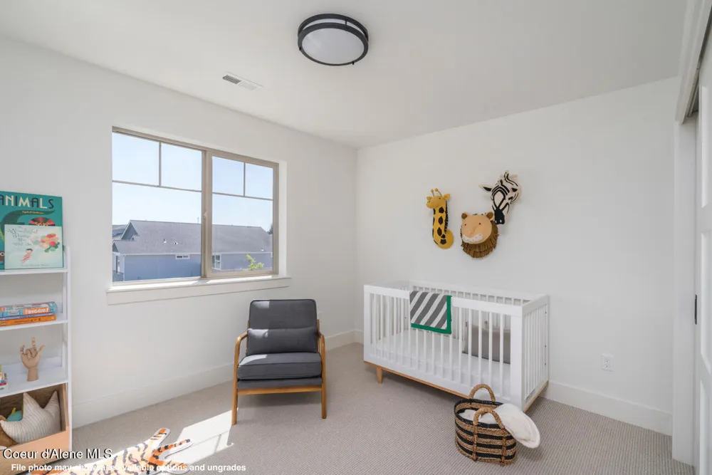 957 E STEEPLE CHASE ROAD Hayden, ID 83835