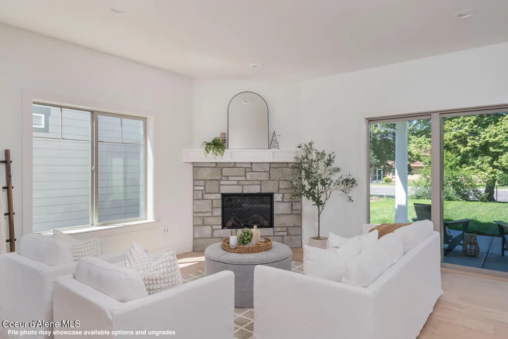 957 E STEEPLE CHASE ROAD Hayden, ID 83835