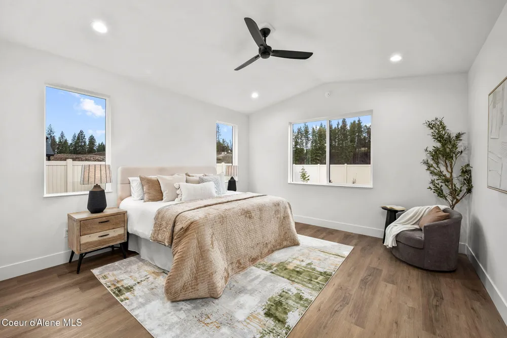952 E STEEPLE CHASE ROAD Hayden, ID 83835