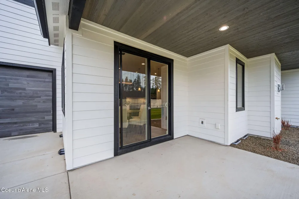 952 E STEEPLE CHASE ROAD Hayden, ID 83835