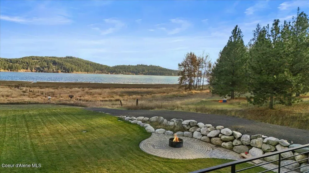 13846 HAUSER LAKE ROAD Hauser, ID 83854