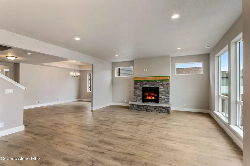 9192 BEDWELL STREET Rathdrum, ID 83858