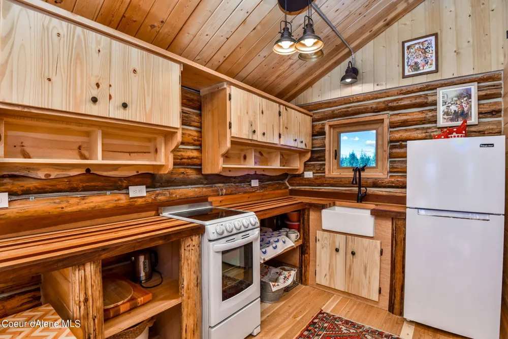5939 E Burma Road Harrison, ID 83833