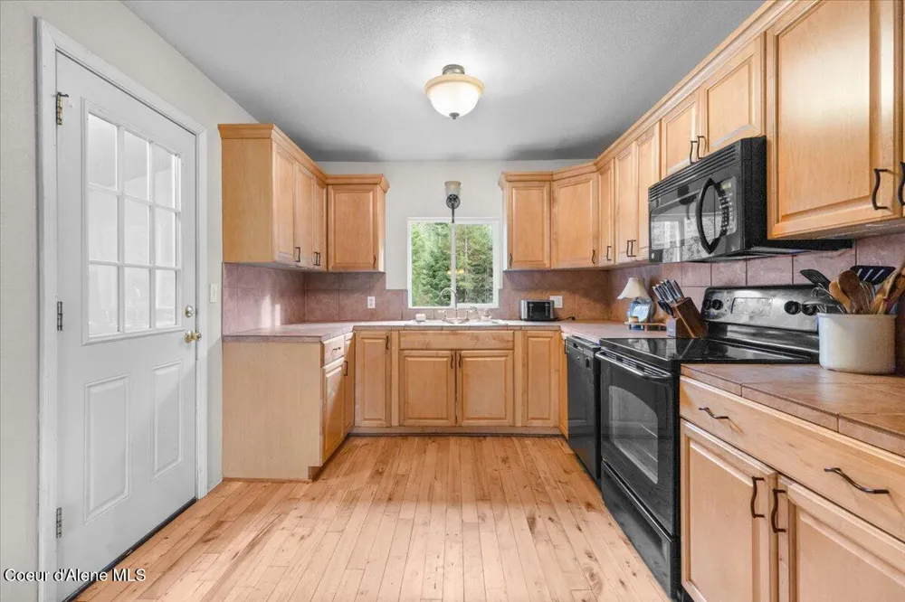 286 E Dufort Road Sagle, ID 83860