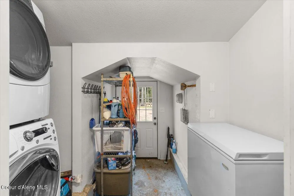 286 E Dufort Road Sagle, ID 83860
