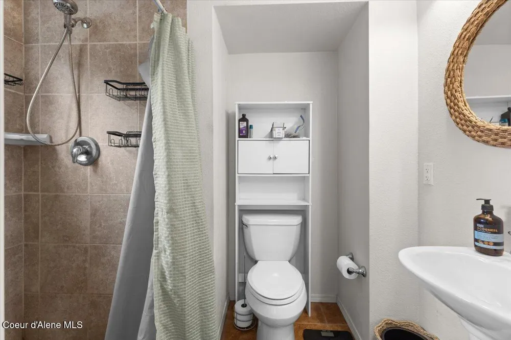 286 E Dufort Road Sagle, ID 83860