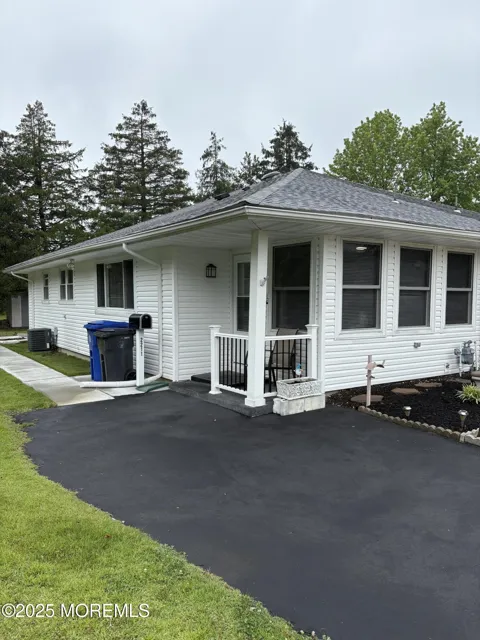 2211 Yorktowne Boulevard