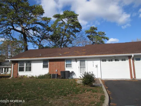 678 New Castle Court #B