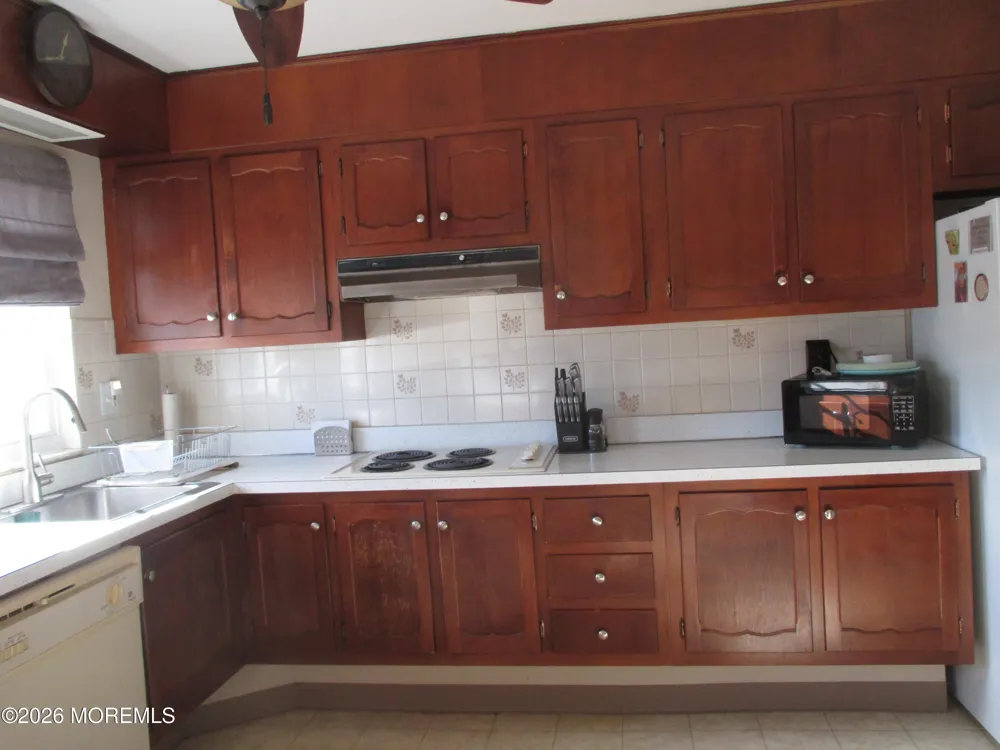 678 New Castle Court #B Lakewood, NJ 08701