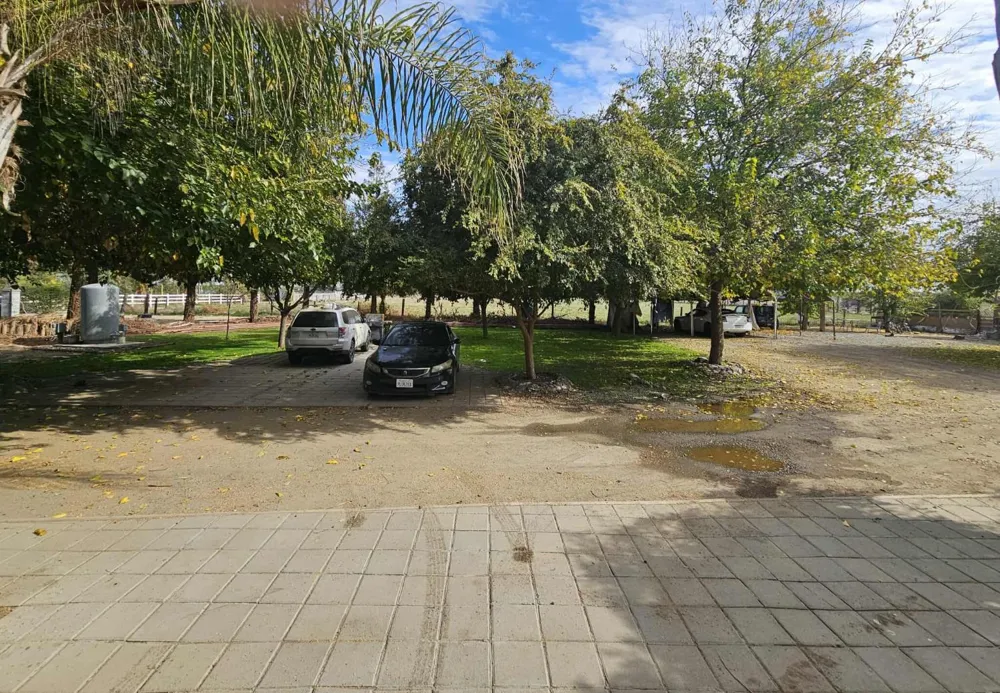 14398 Avenue 88 Pixley, CA 93256