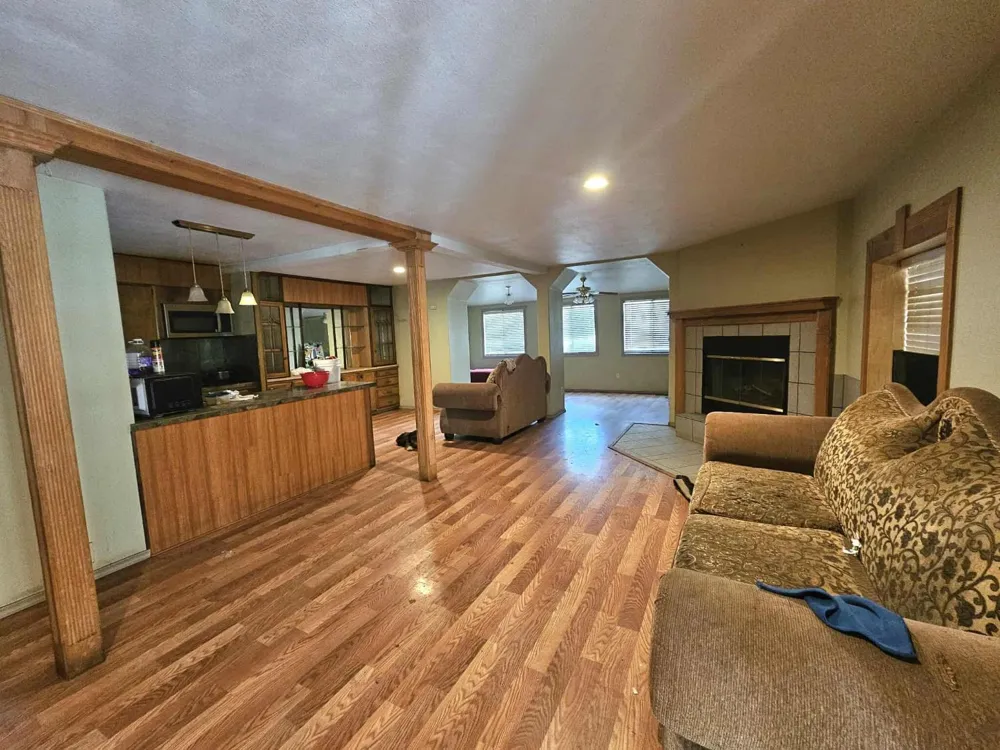 14398 Avenue 88 Pixley, CA 93256
