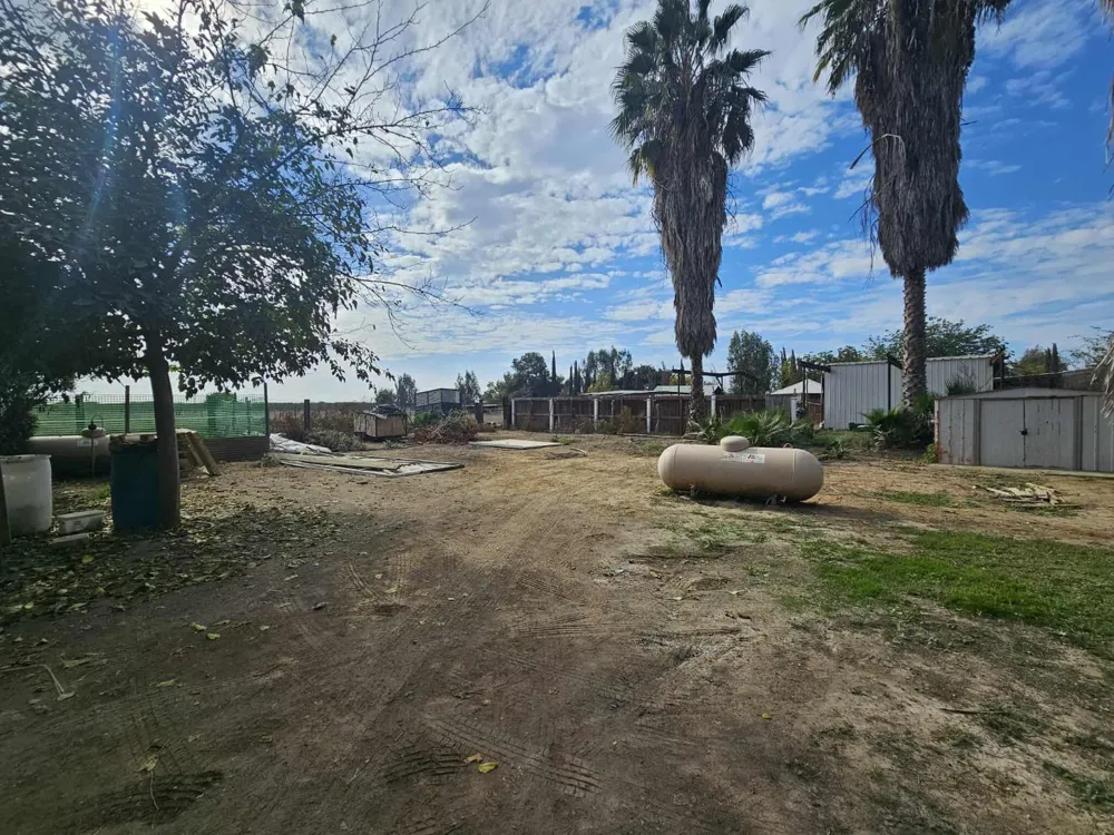 14398 Avenue 88 Pixley, CA 93256