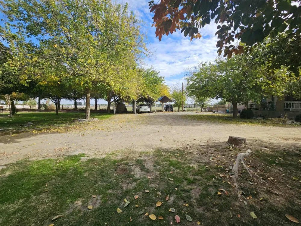 14398 Avenue 88 Pixley, CA 93256