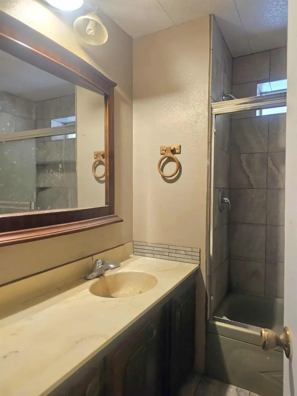 14398 Avenue 88 Pixley, CA 93256