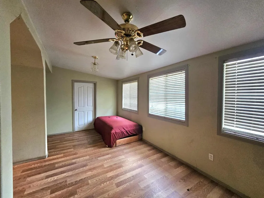 14398 Avenue 88 Pixley, CA 93256
