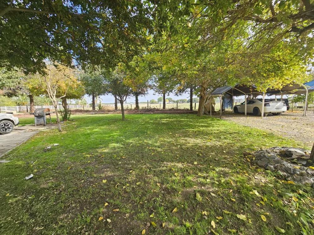 14398 Avenue 88 Pixley, CA 93256