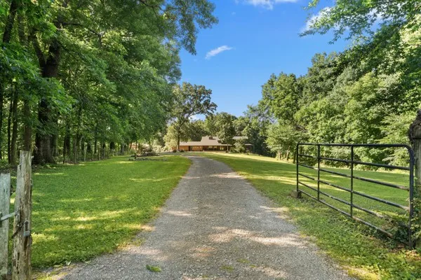 2900 Tanyard Hill Rd Lynchburg, TN 37352