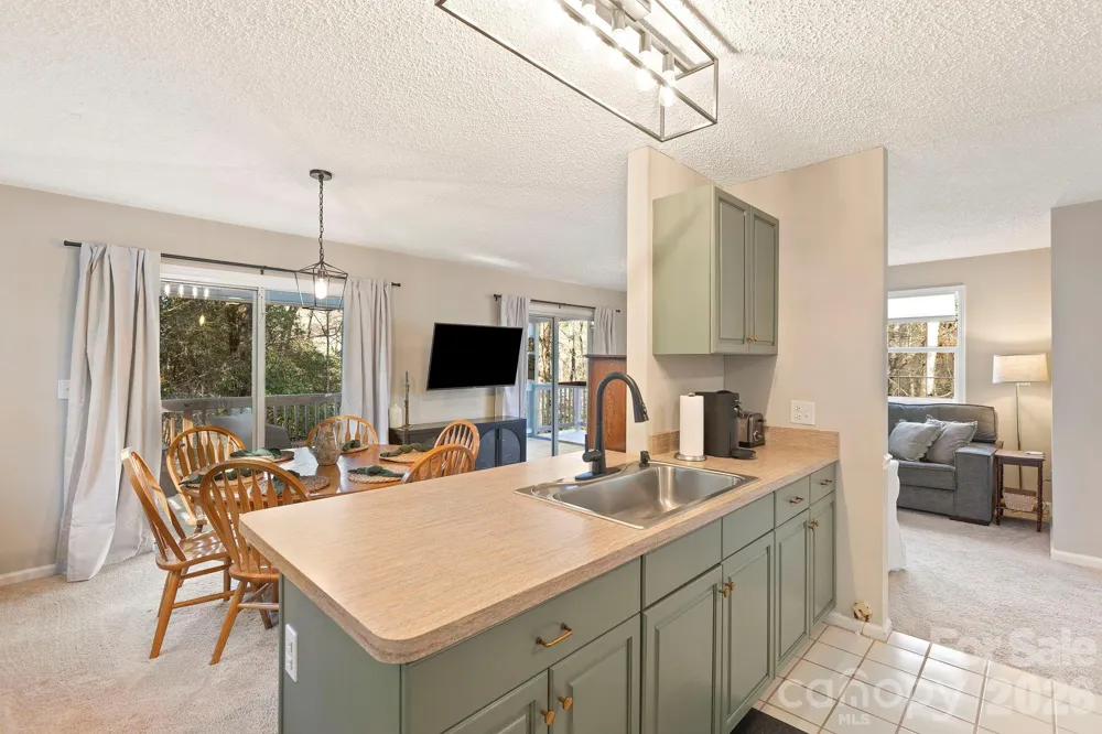 124 Flat Creek Drive Lake Toxaway, NC 28747