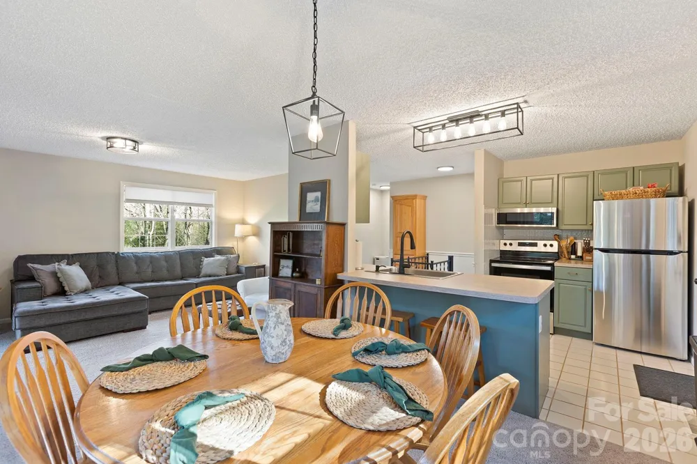 124 Flat Creek Drive Lake Toxaway, NC 28747