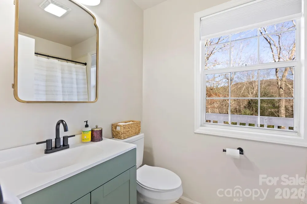 124 Flat Creek Drive Lake Toxaway, NC 28747