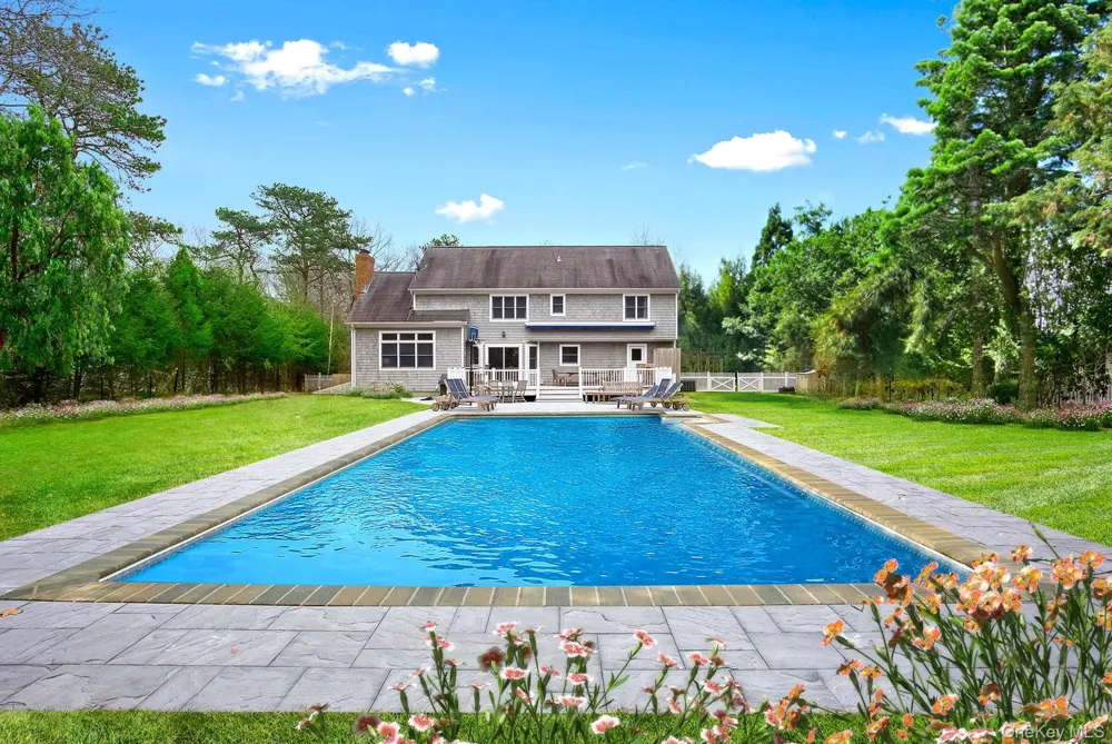 16 Georgica Woods Lane Wainscott, NY 11975