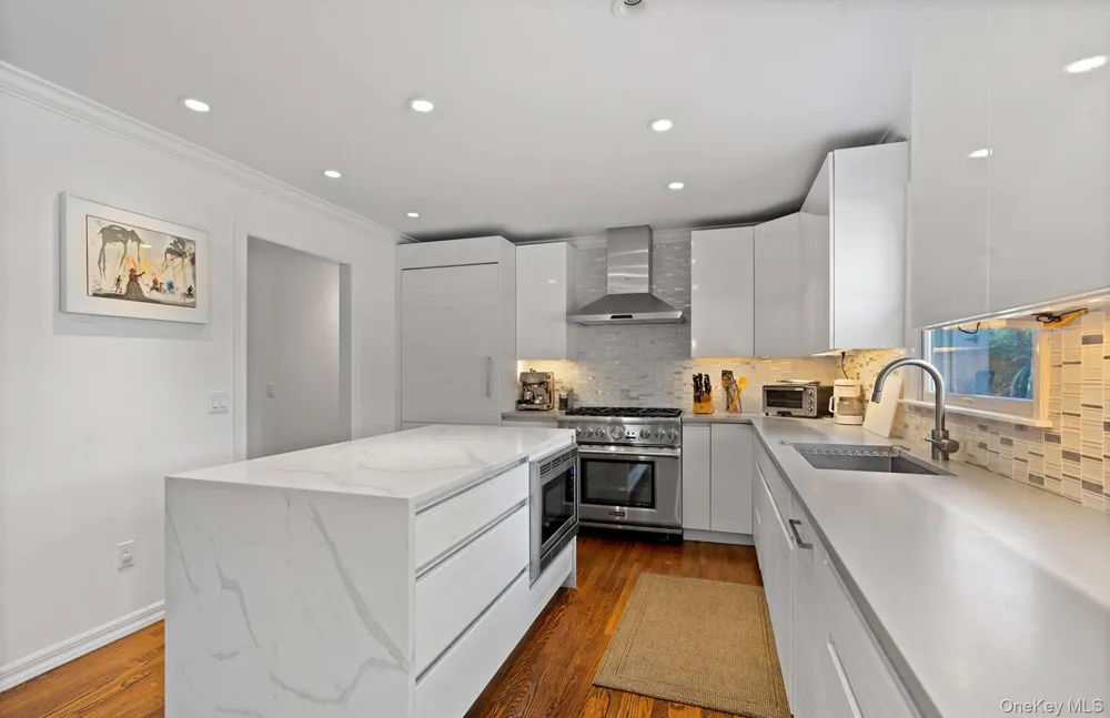 16 Georgica Woods Lane Wainscott, NY 11975