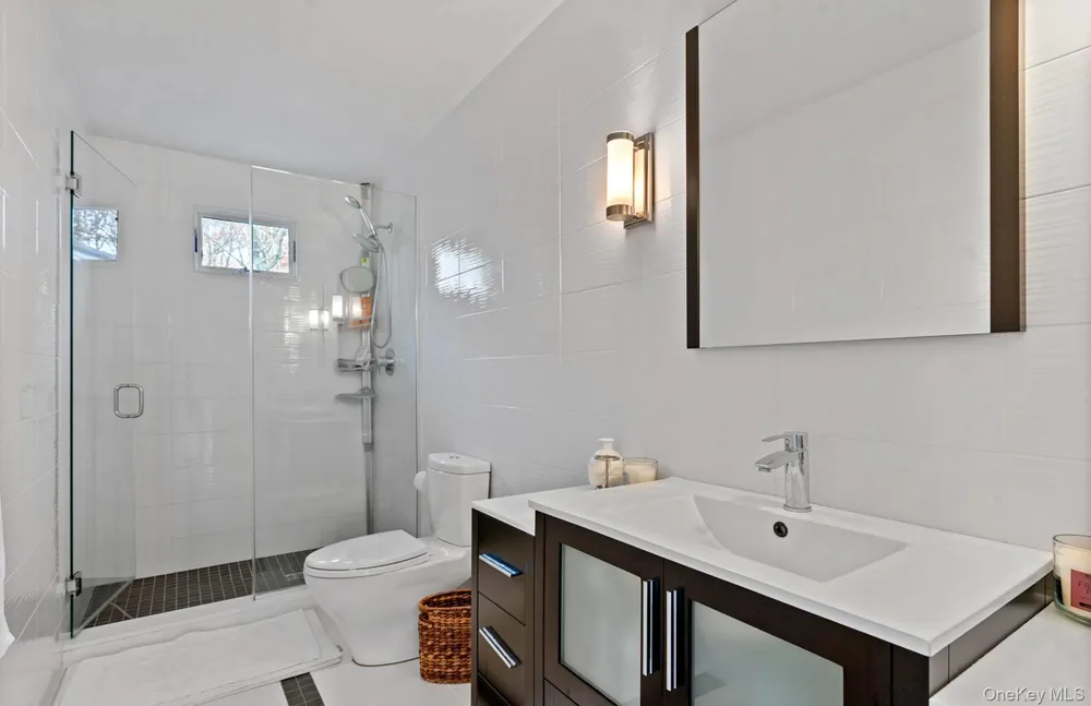 16 Georgica Woods Lane Wainscott, NY 11975