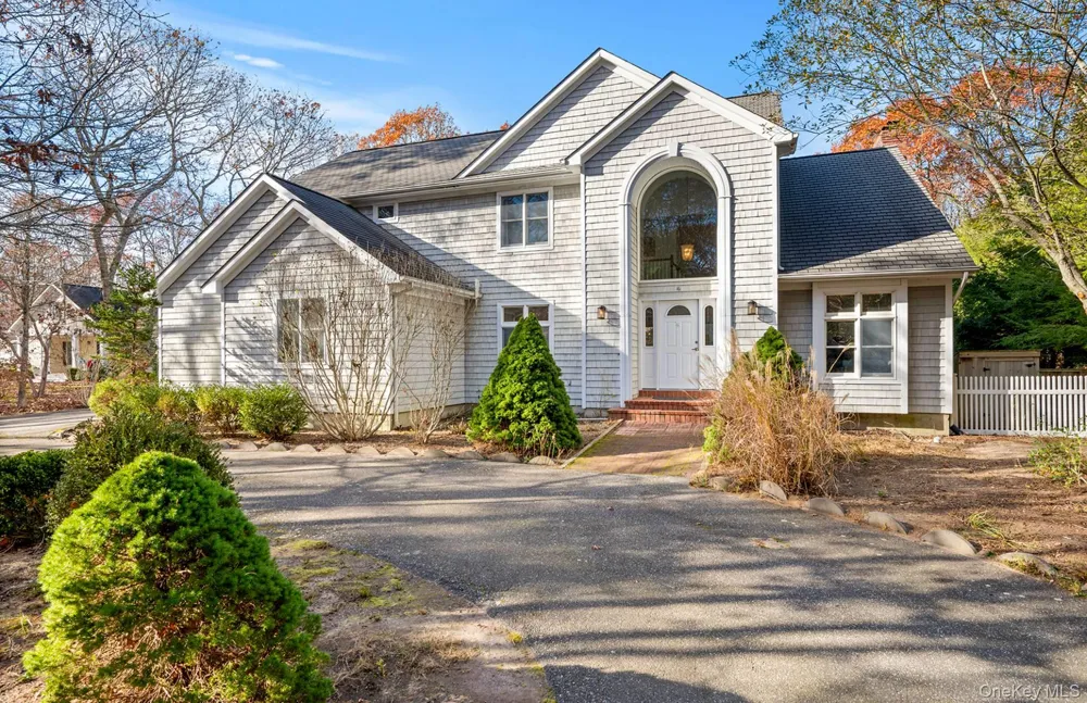 16 Georgica Woods Lane Wainscott, NY 11975
