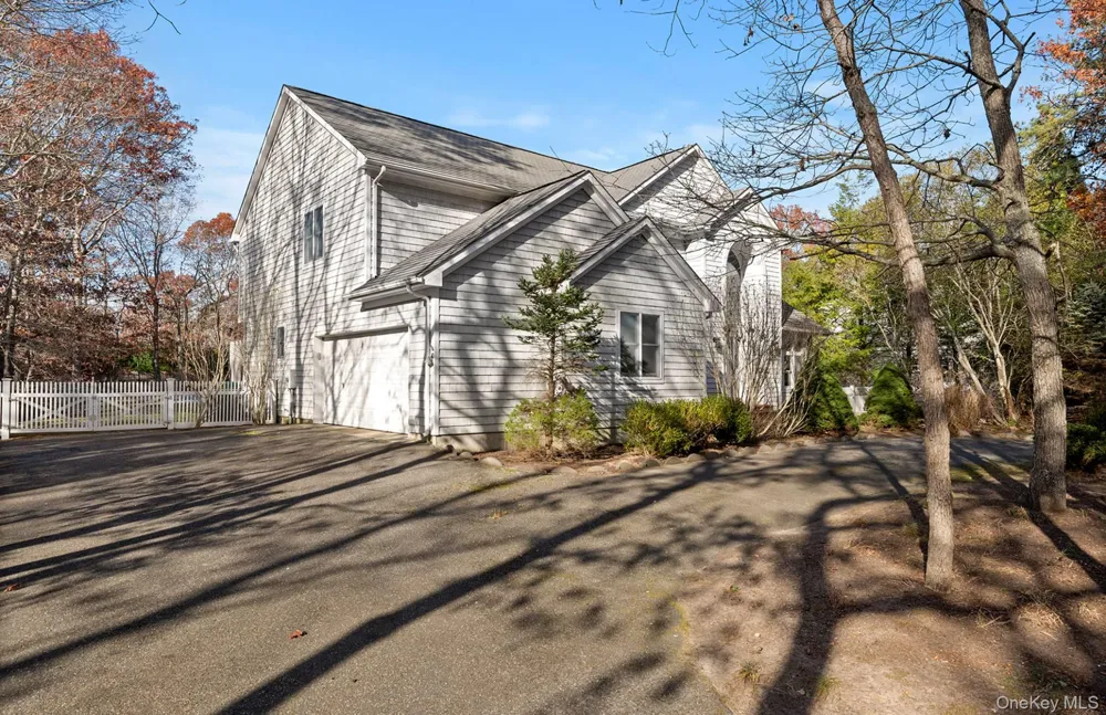 16 Georgica Woods Lane Wainscott, NY 11975