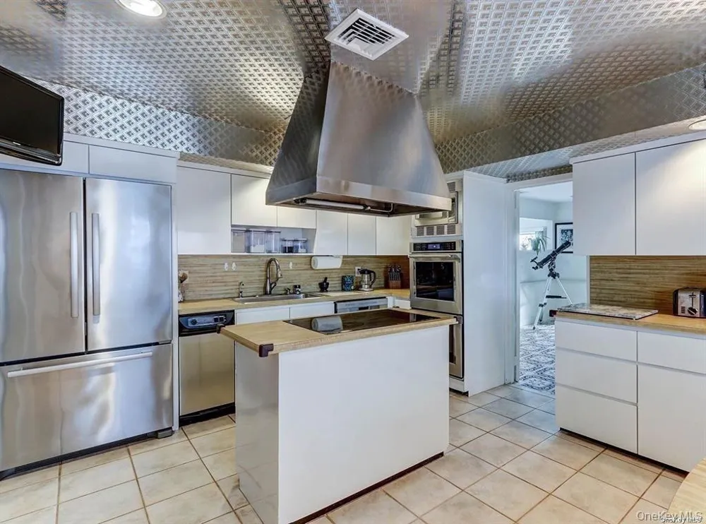 14 Kensington Street Lido Beach, NY 11561