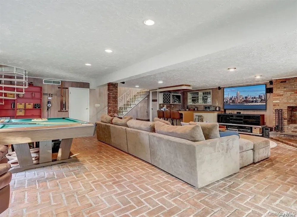 14 Kensington Street Lido Beach, NY 11561