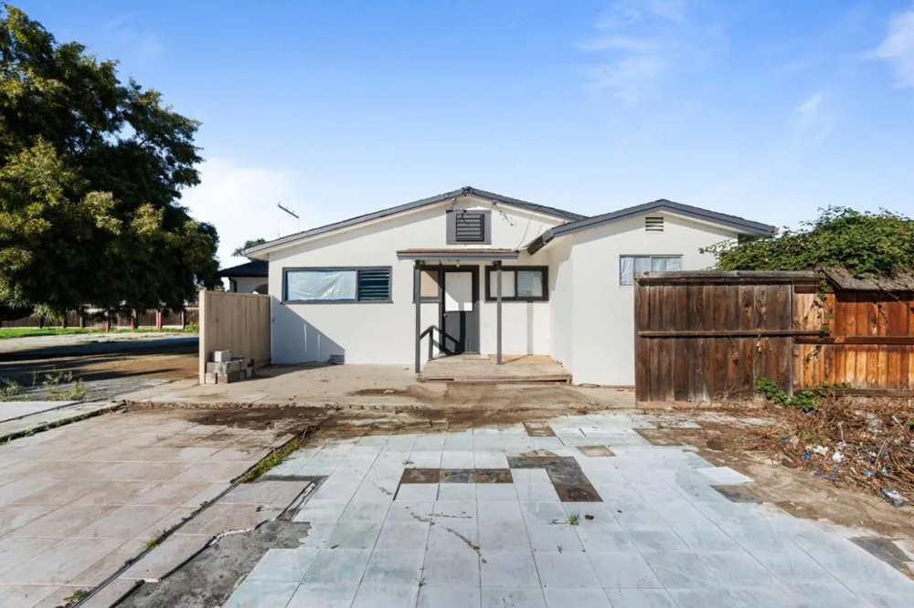 653 South Street Hollister, CA 95023