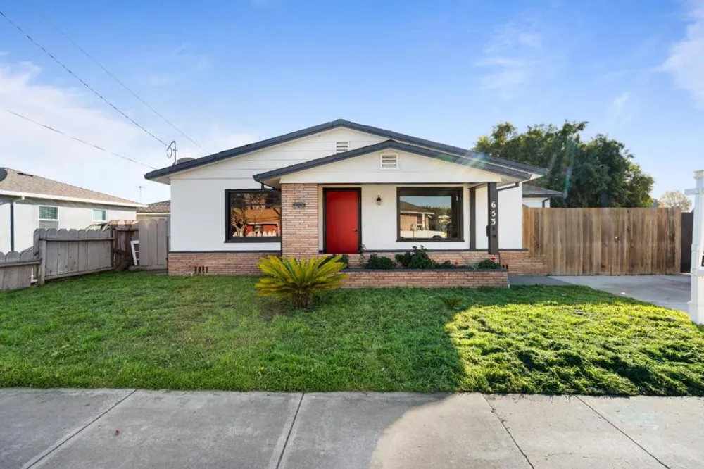 653 South Street Hollister, CA 95023