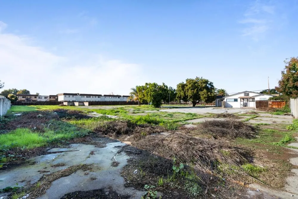 653 South Street Hollister, CA 95023