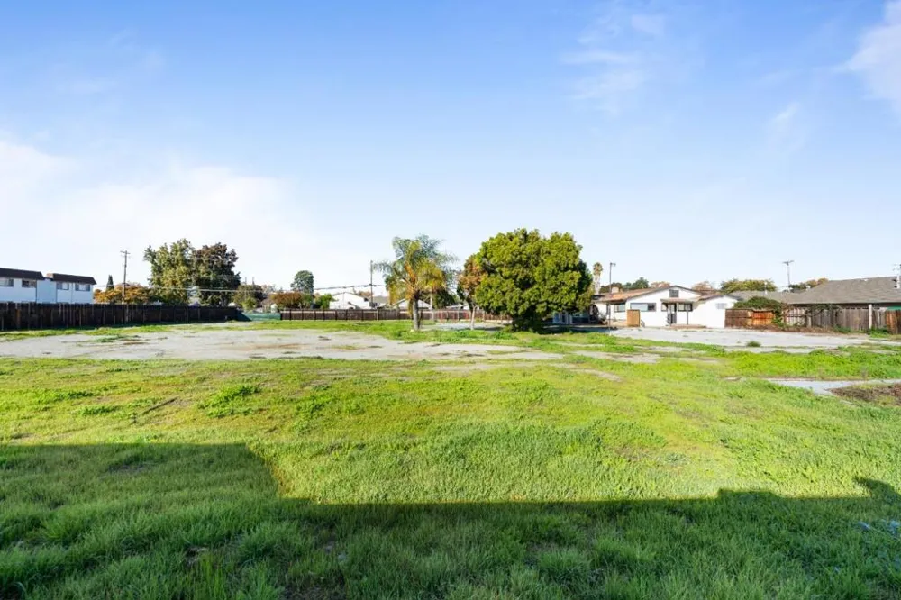 653 South Street Hollister, CA 95023
