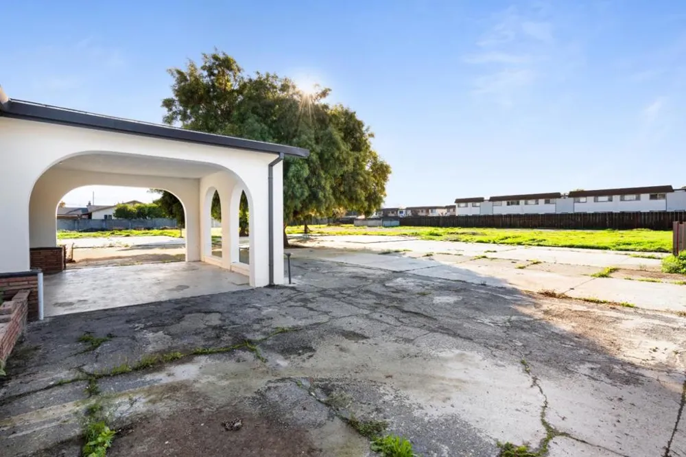 653 South Street Hollister, CA 95023