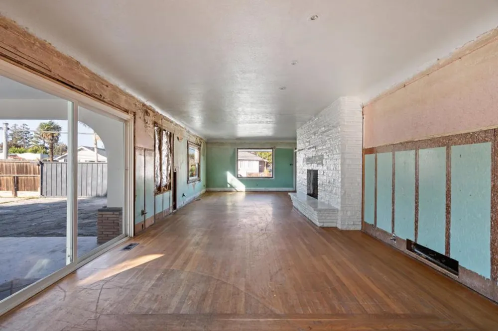 653 South Street Hollister, CA 95023