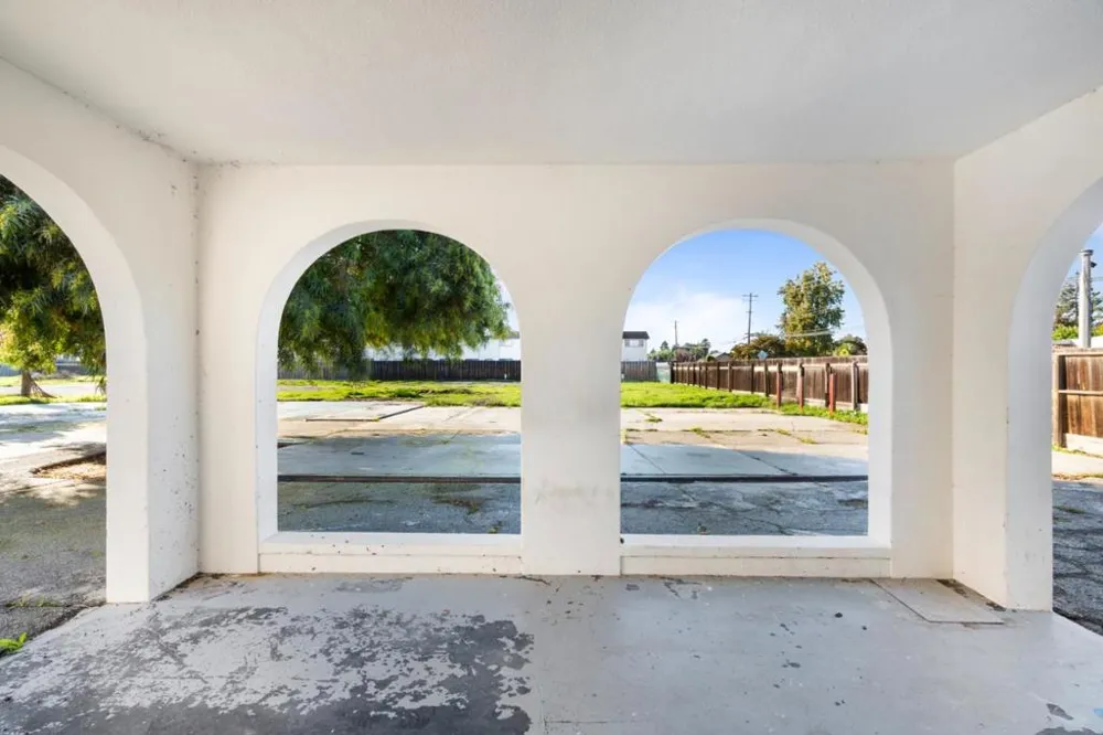 653 South Street Hollister, CA 95023