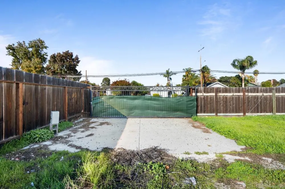 653 South Street Hollister, CA 95023